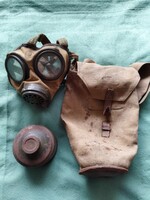 II.világháborús gázálarc hordtáskájával