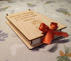 Pénzátadó doboz – egyedi gravírozott fa ajándékdoboz különleges alkalmakra