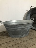 Tin pot, tin tub, zinc tub,