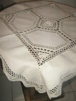 Dreamy handmade crochet floral patterned edge and insert ecru needlework tablecloth