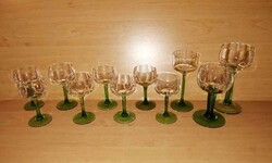 Green stemmed glass glasses in different sizes together (28/d)
