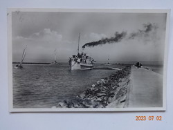 Régi képeslap: BALATON - Hajó a mólónál (1937)