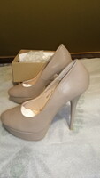 Women's stiletto beige shoes with platform soles, new, unused