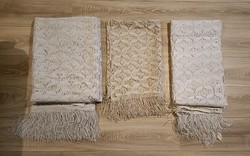 It starts from HUF 1! Beautiful old lace curtain/bedspread and tablecloth! Dimensions in the description!
