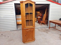 An oak corner display cabinet for sale, furniture in good condition. Dimensions: 70 cm wide. Height: 1