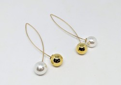 Long, beaded golden earrings 394