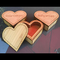 Szív alakú fa ajándékdoboz – gravírozható, egyedi meglepetés különleges alkalmakra