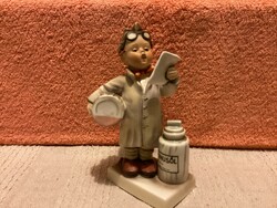 Hummel Goebel jelzett porcelán " Little Pharmacist" figura
