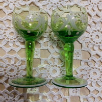 Zöld, régi kézzel festett virágdíszes üveg pálinkás, konyakos pohár 2db