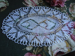 33 X 20 cm. Art Nouveau, oval knitted tablecloth, centerpiece.