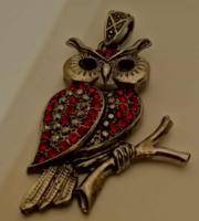 Silver-plated owl pendant with colored zircon stones!