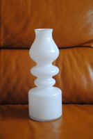 Skandináv Carnaby? retro kétrétegű fehér tejüveg váza