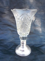 Dúsan cizellált kristály váza, jelzett, dianás ezüst talpon, hibátlan, gyűjtői darab. 1959.