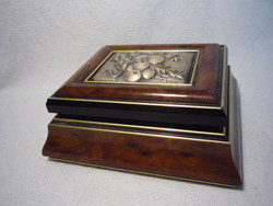 Lacquered jewelery box with silver flower. 2306 11