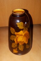 Barna színű rózsás váza