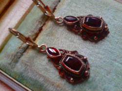 Antique silver earrings with garnet stones