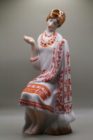 Hímző nő orosz kijevi porcelán