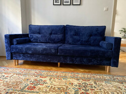 Kék bársony kanapé