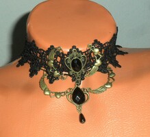 Gothic style collar made of blue black lace, with an antique effect bronze pendant, glass drop. Adjustable.
