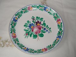 Retro juried porcelain wall plate
