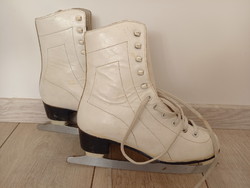 White retro leather women's skate shoes with skates, size 35-36 for sale