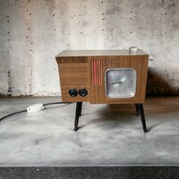 Retro tv design asztali óra