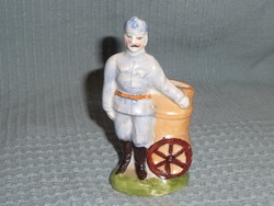 1.vh emlék vásári porcelán katona figura régi porcelán persely patriotika magyar tüzér mozsárágyúval