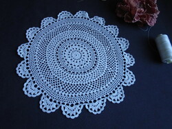27 cm Diam. Tablecloth crocheted from cotton yarn, centerpiece.