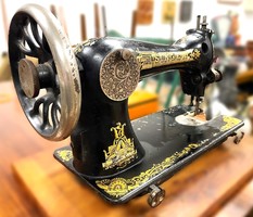 Old singer sewing machine without stand, 1908. - Decoration (bookend)