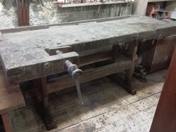 Old carpenter's planer bench, vise