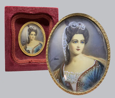 French miniature - female portrait in a velvet frame