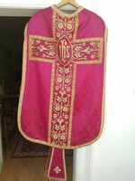 Gyönyörű, fémszálas, brokát lila miseruha, stólájával együtt. Liturgikus, papi öltözet
