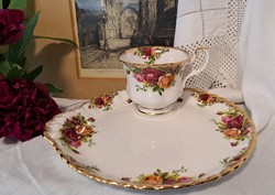 Különleges reggeliző tálcás Royal Albert Old Country Roses porcelán teáscsésze