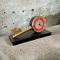 Retro “Moszkva kulcsa” szovjet design asztali óra