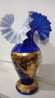 Aranyozott, virágmintás, pazar, fodros szájú Bohemia üveg váza