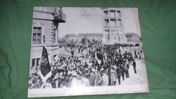 Old museum exhibition document photo (black house in Szeged) on wood panel 25x30cm 1907. Socialist demonstration in Szeged