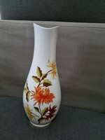 Hollóháza's dahlia vase is large