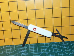 Viktorinox small knife according to the photos!!