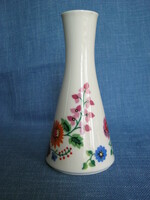 Vadvirágos porcelán váza