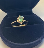 Elegáns smaragd-gyémánt drágaköves sárga arany gyűrű 1,91g