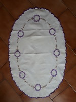 Oval embroidered centerpiece