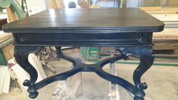 Antique upturned baroque table
