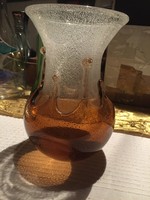 Kézzel készített, borostyán színű buborékos kristályüveg váza, ritka, különleges darab (210)