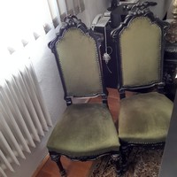 Reneszánsz fekete kárpitozott székek 2 db
