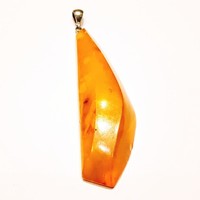 Antique yellow opaque amber pendant 13.2 g