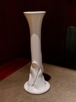 White ceramic vase, 22 cm high