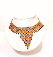 Pearl necklaces (140)