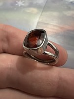 Platinum ring with garnet stone