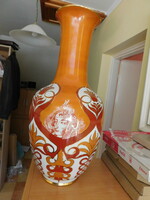 Szasz's large-scale vase from Endre Hólloháza