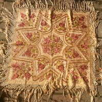 100-year-old Matyó embroidery / silk thread.